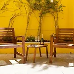 ALTIDO Modern Terrace