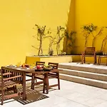 ALTIDO Modern Terrace